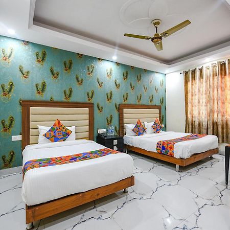 OYO 84904 Shanti Stay Nuova Delhi Esterno foto