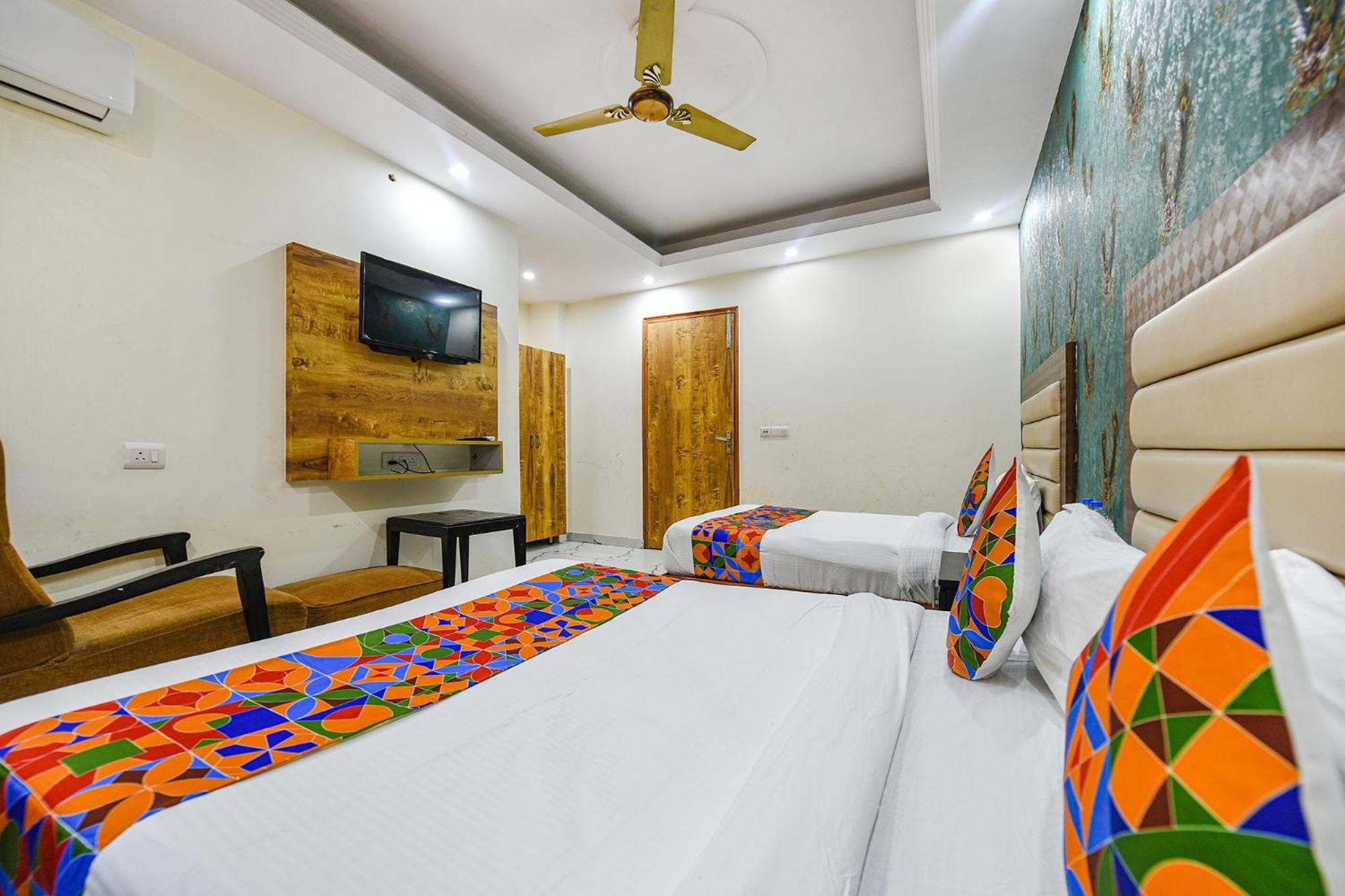 OYO 84904 Shanti Stay Nuova Delhi Esterno foto