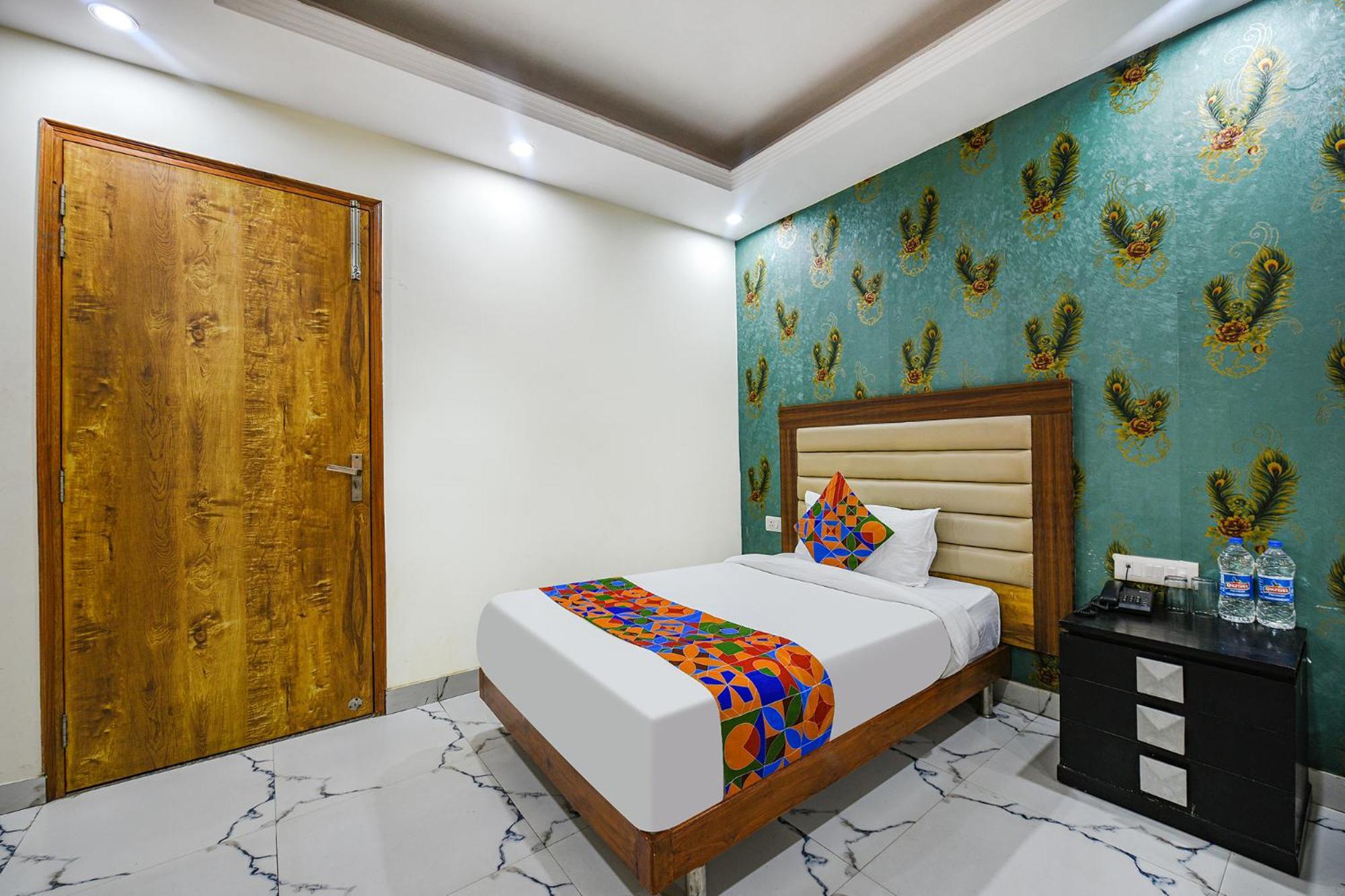 OYO 84904 Shanti Stay Nuova Delhi Esterno foto