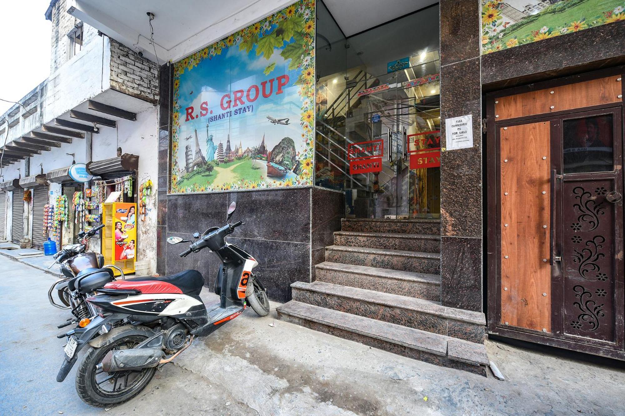 OYO 84904 Shanti Stay Nuova Delhi Esterno foto